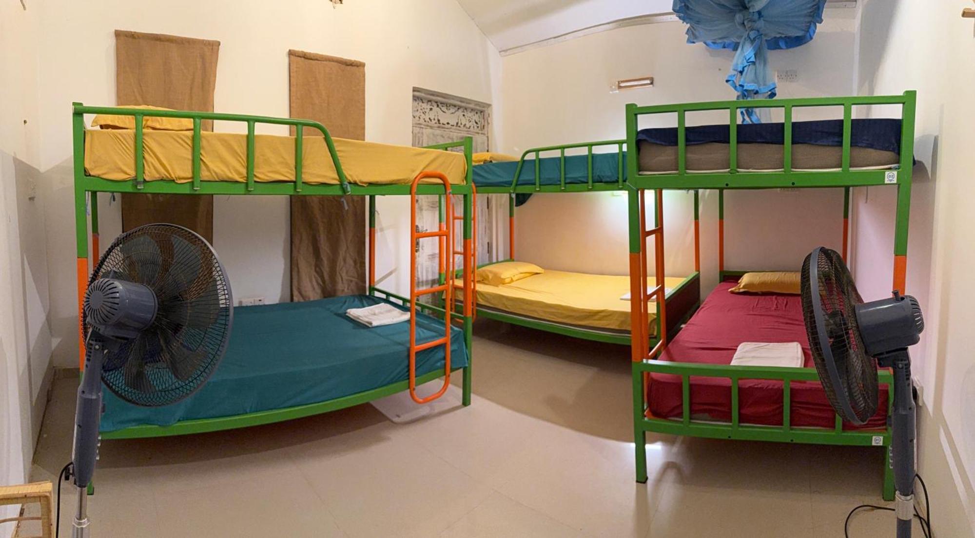 הוסטל דיקוולה Bunk 15 Hiriketiya מראה חיצוני תמונה